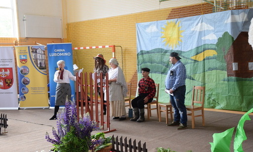Zdjęcie do XIV Wojew&oacute;dzki Kabareton Środowiskowych Dom&oacute;w Samopomocy Wojew&oacute;dztwa Warmińsko-Mazurskiego &bdquo;Jesteśmy tacy sami jak Wy&rdquo; pod hasłem &bdquo;Wiejskie życie na wesoło&rdquo;